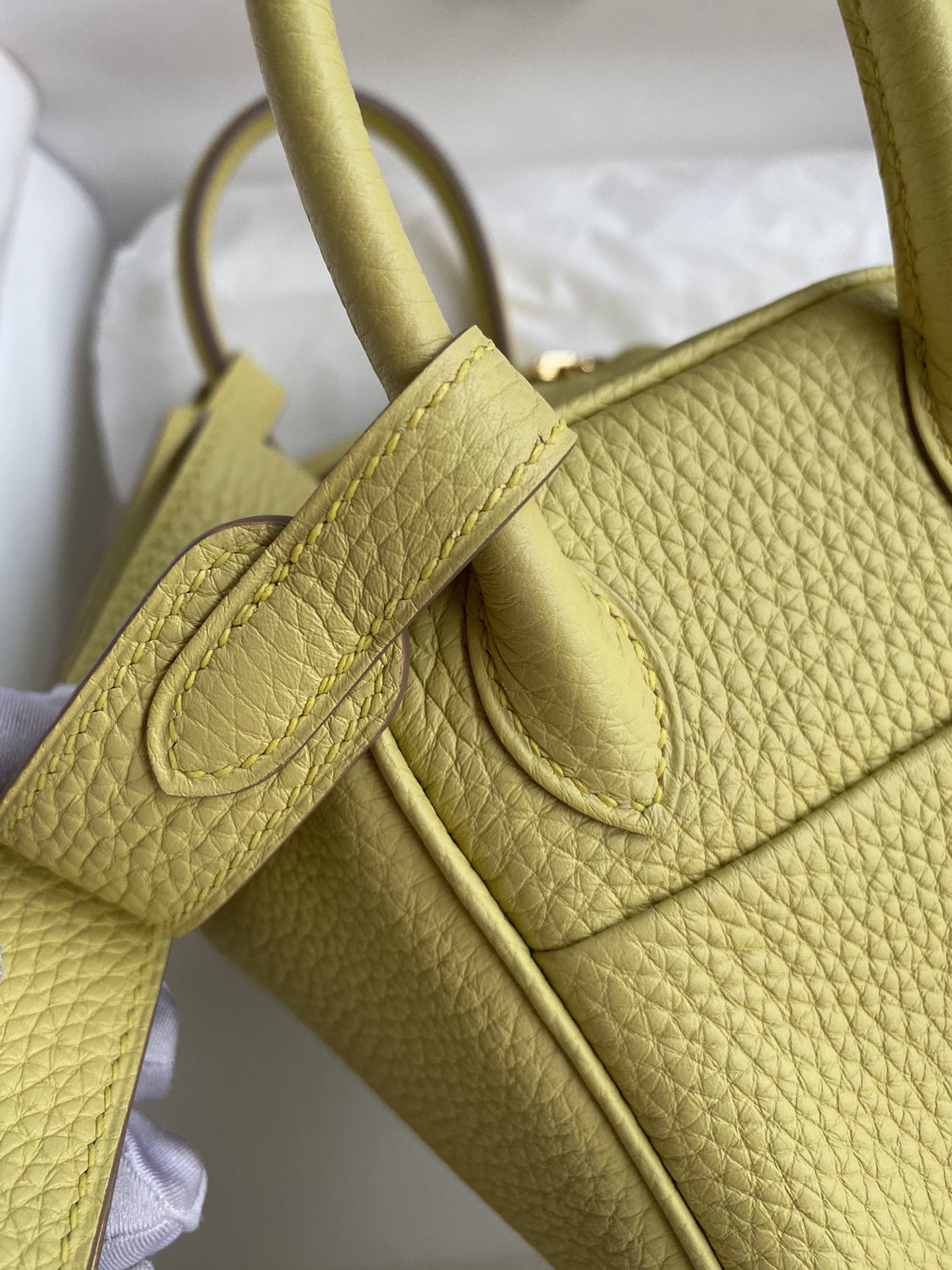 Hermes Mini Lindy 19cm Handbag Shoulder Bag In Jaune Poussin Clemence Leather